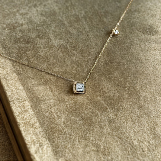 Eclat Solitaire Necklace