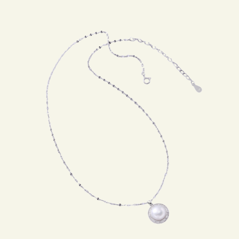 Élan Curve Pearl Necklace