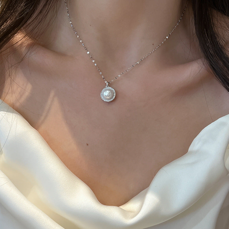 Élan Curve Pearl Necklace