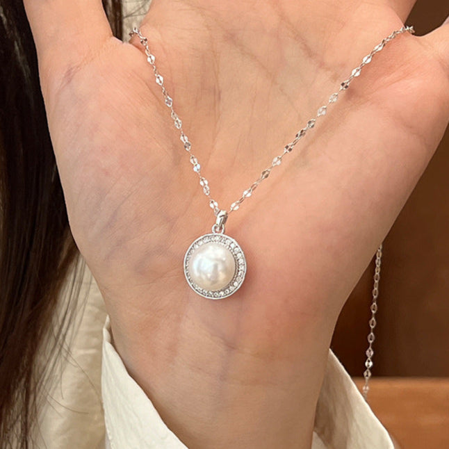 Élan Curve Pearl Necklace