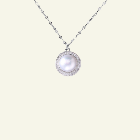 Élan Curve Pearl Necklace